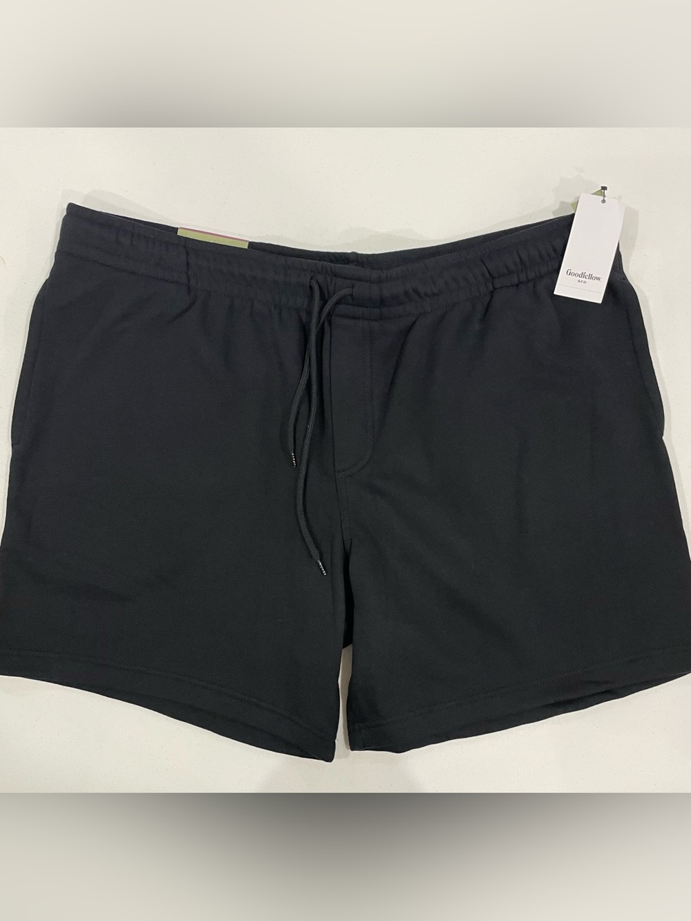 Up for sale is a pair of Men’s Goodfellow & Co. knit shorts new XXL black